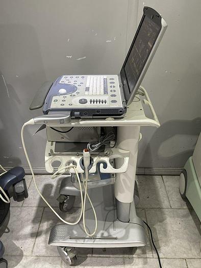 Used GE Vivid i Ultraschallgerät mit 2x Sonden Software Version 2.1.16 auf GE Vivid i Trolley