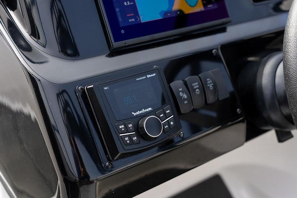 2027 Bayliner V22