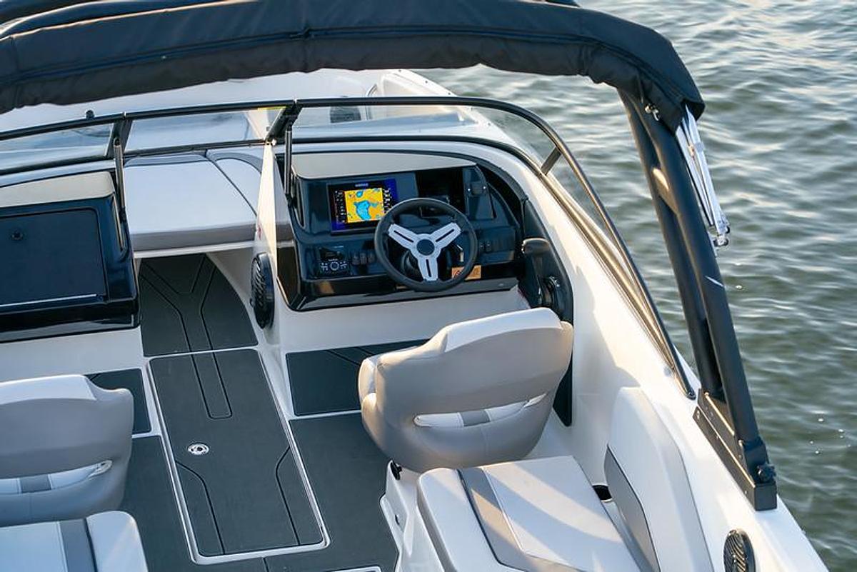 2027 Bayliner V22