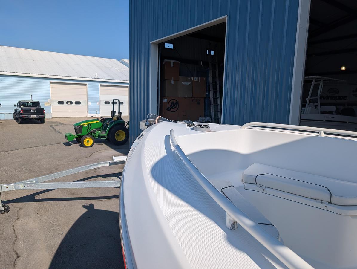 Used 2007 Everglades 240 Center Console