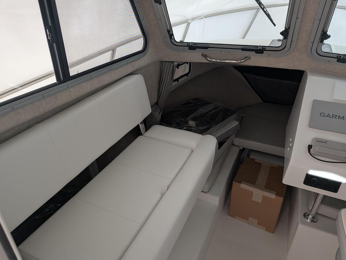 2024 Parker Offshore 2120 Sport Cabin