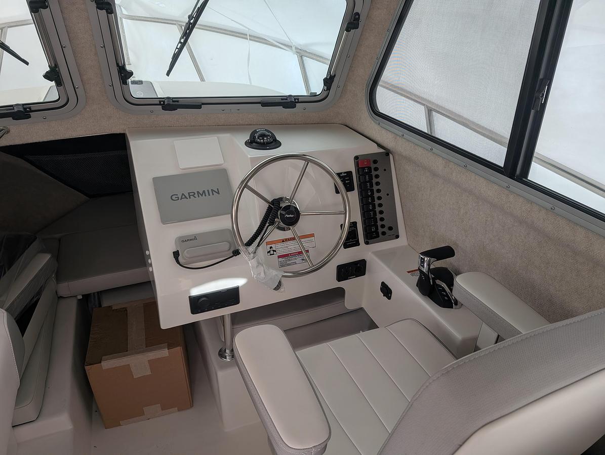 2024 Parker Offshore 2120 Sport Cabin
