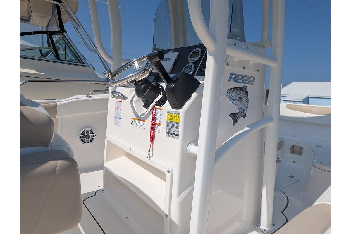 Used 2024 Robalo 222 EX CC