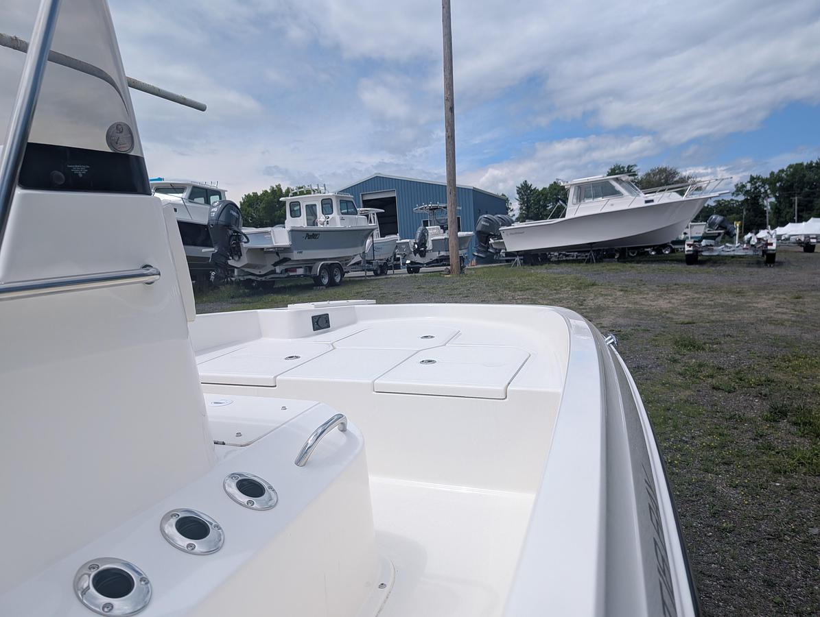 Bayliner T18LE Center Console