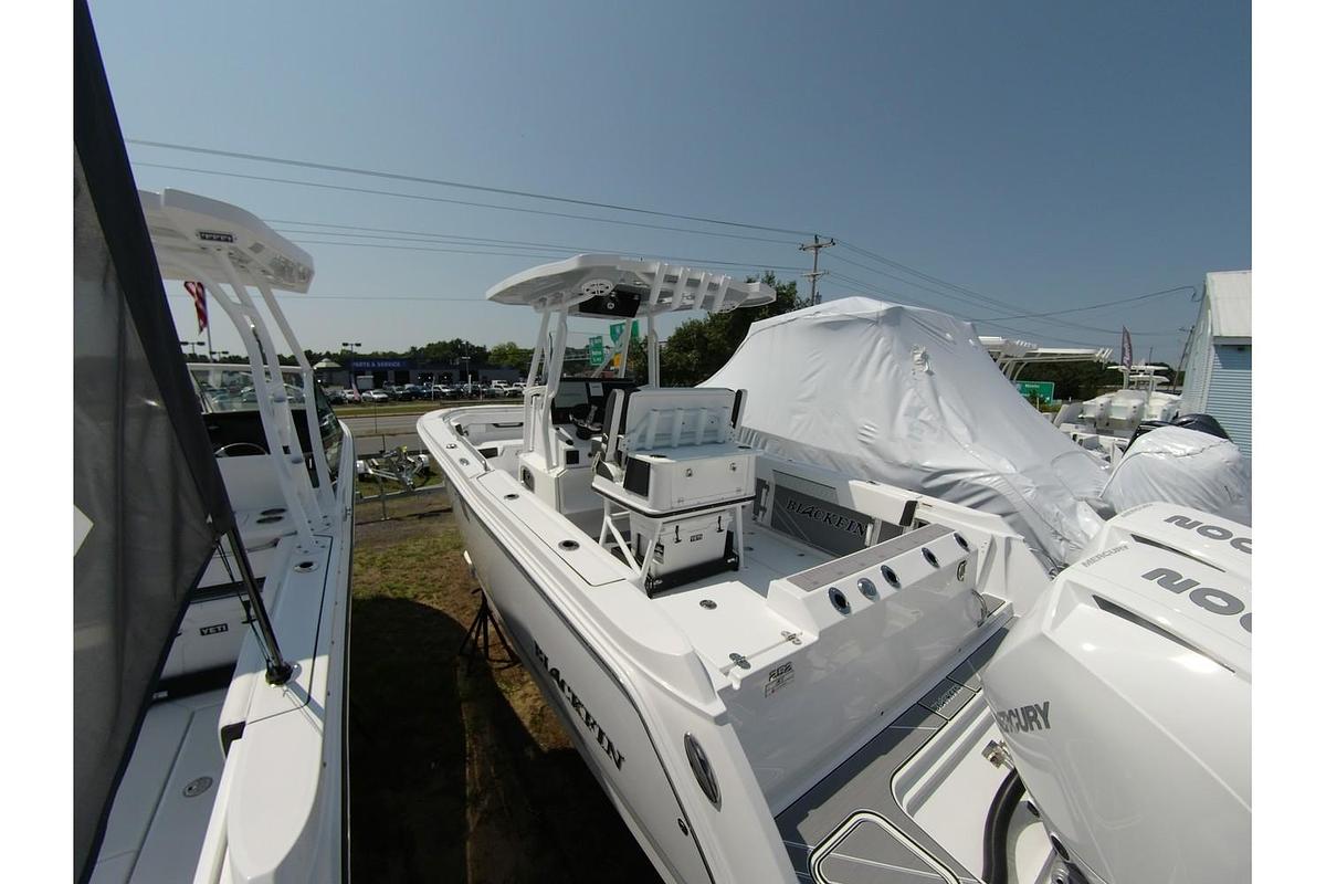 2024 Blackfin Boats 252 Center Console
