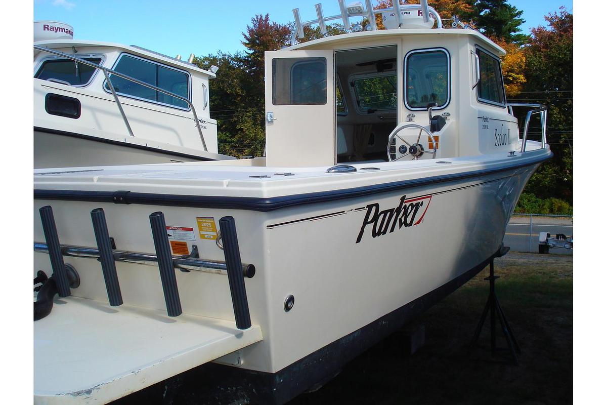 Used 2013 Parker 2320 SL Sport Cabin