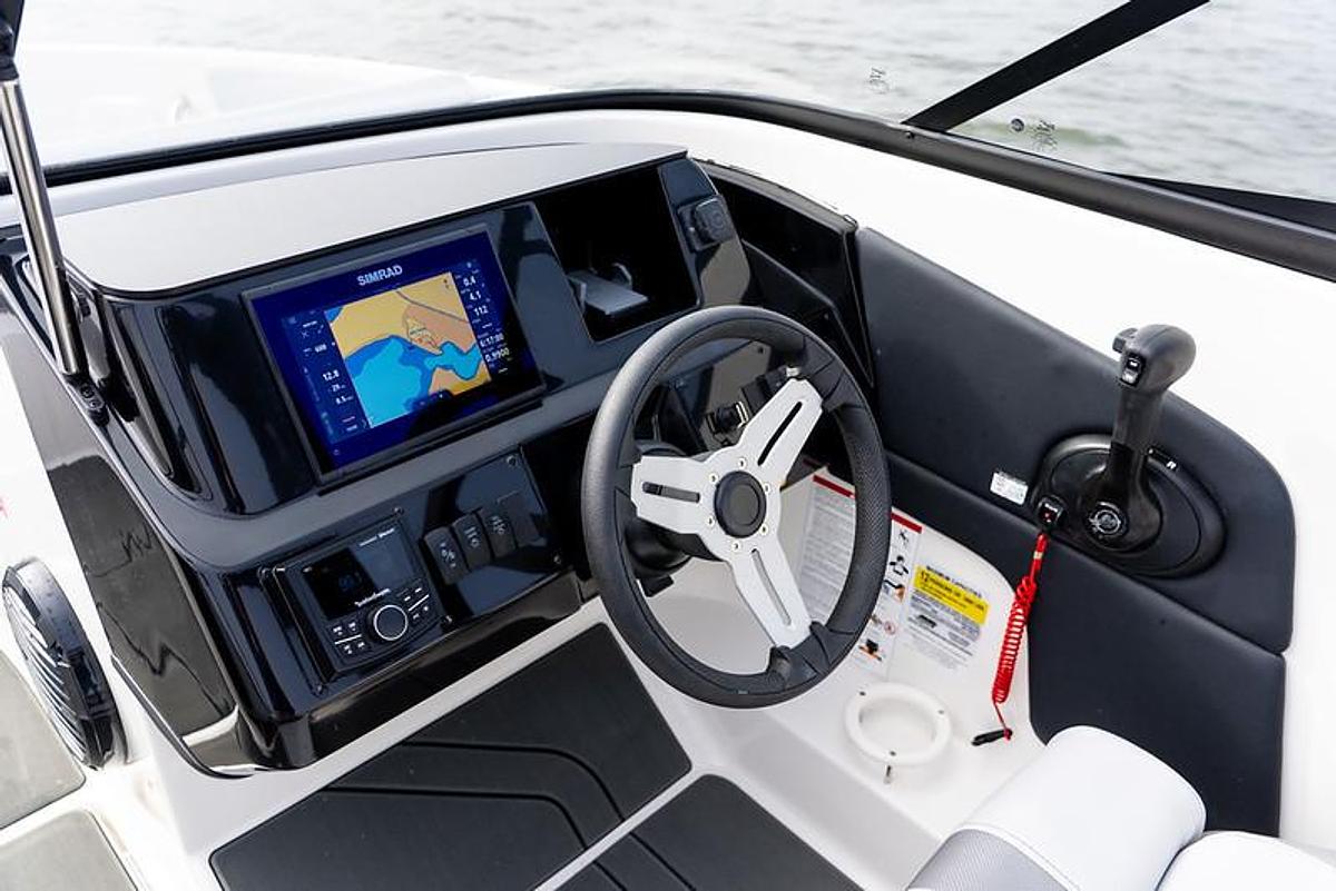 2027 Bayliner V22