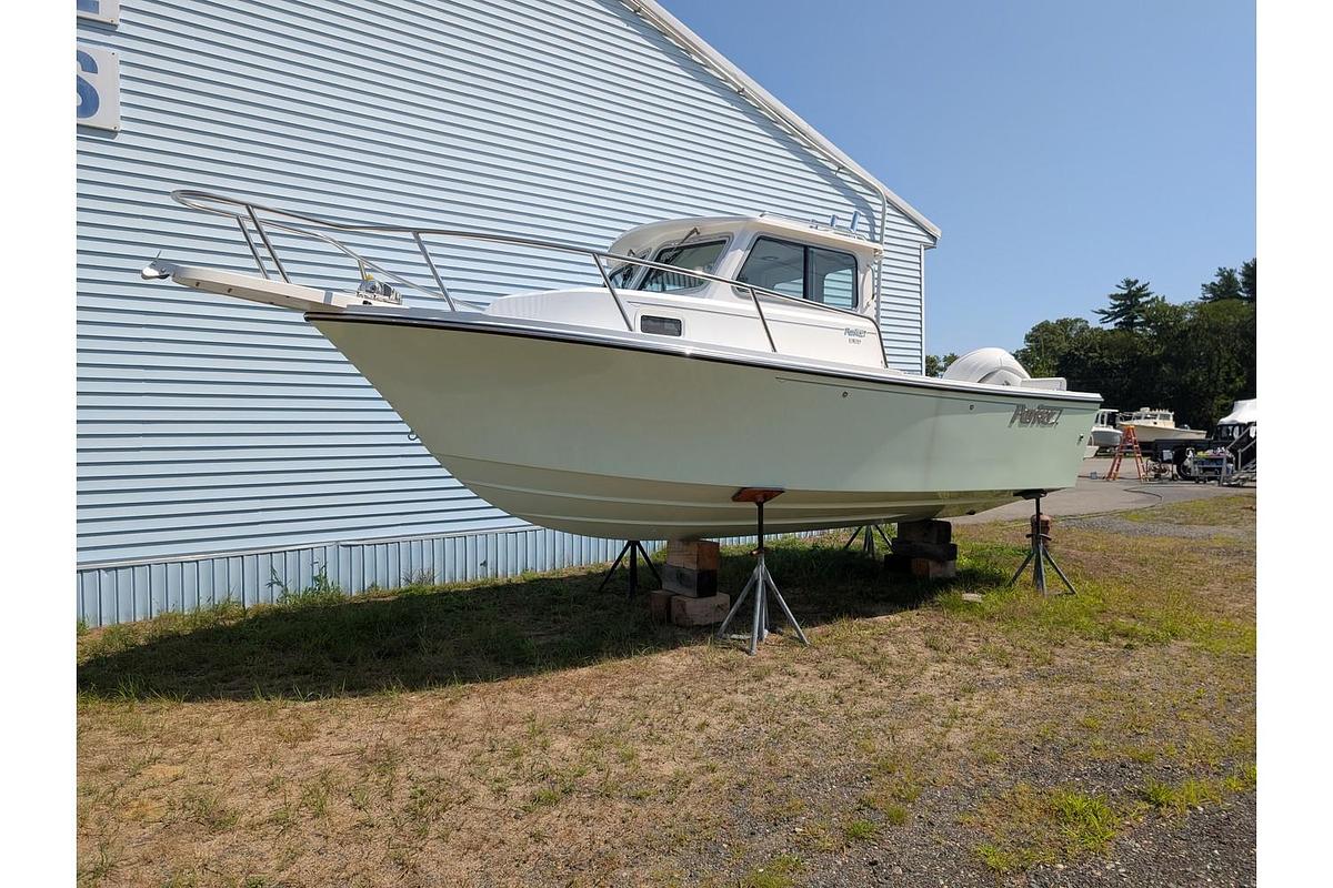 2024 Parker Offshore 2120 Sport Cabin