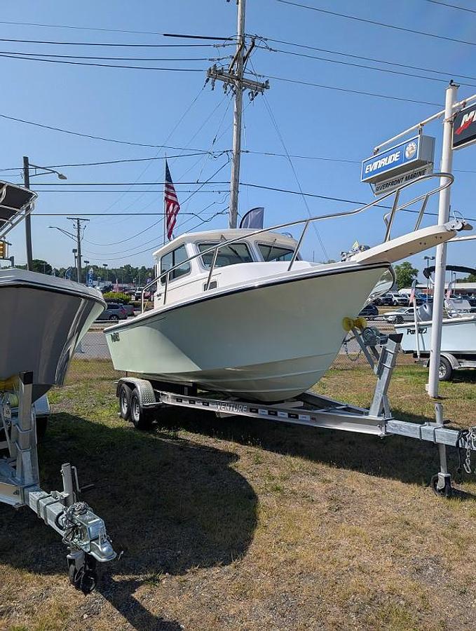 2024 Parker Offshore 2120 Sport Cabin