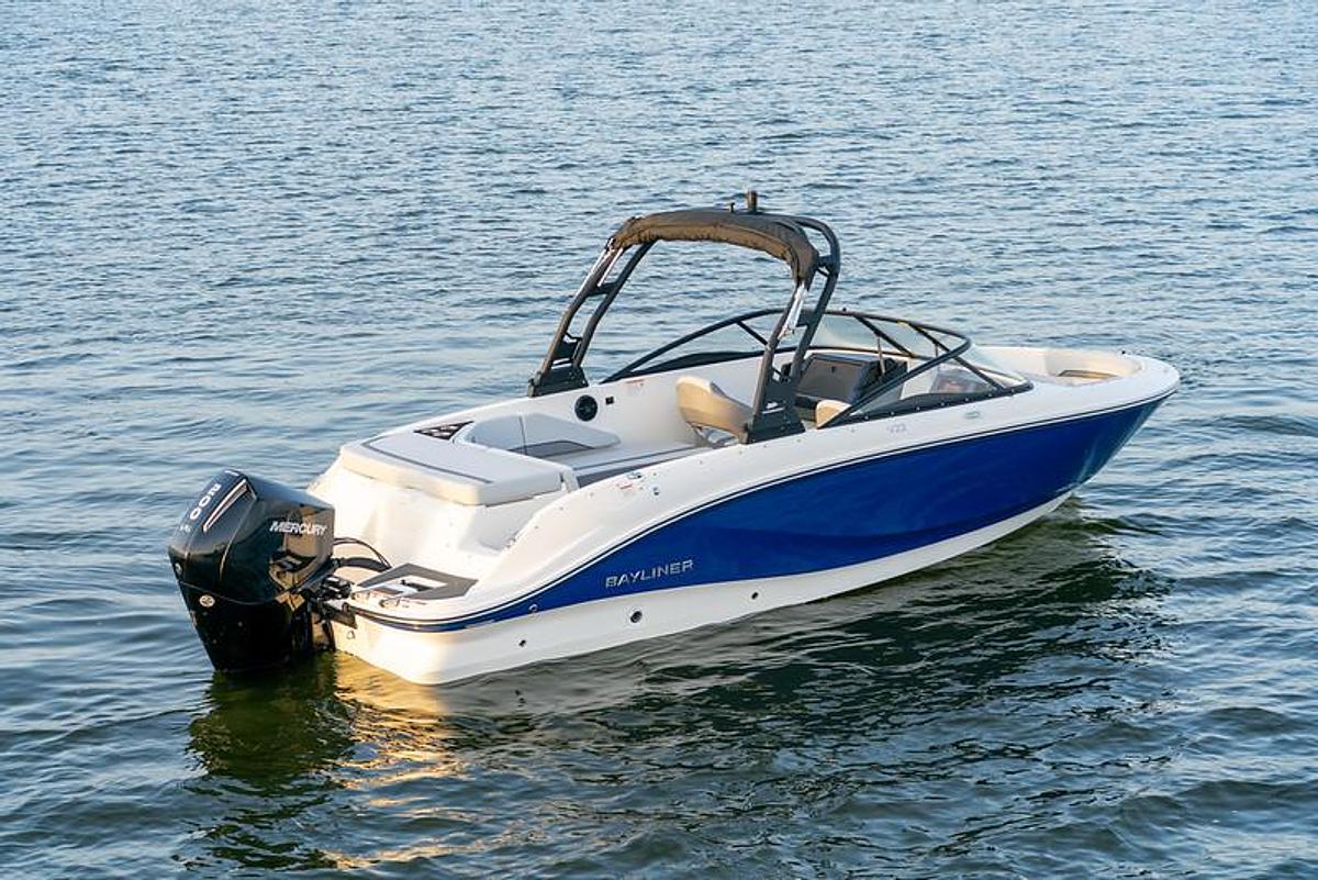 2027 Bayliner V22
