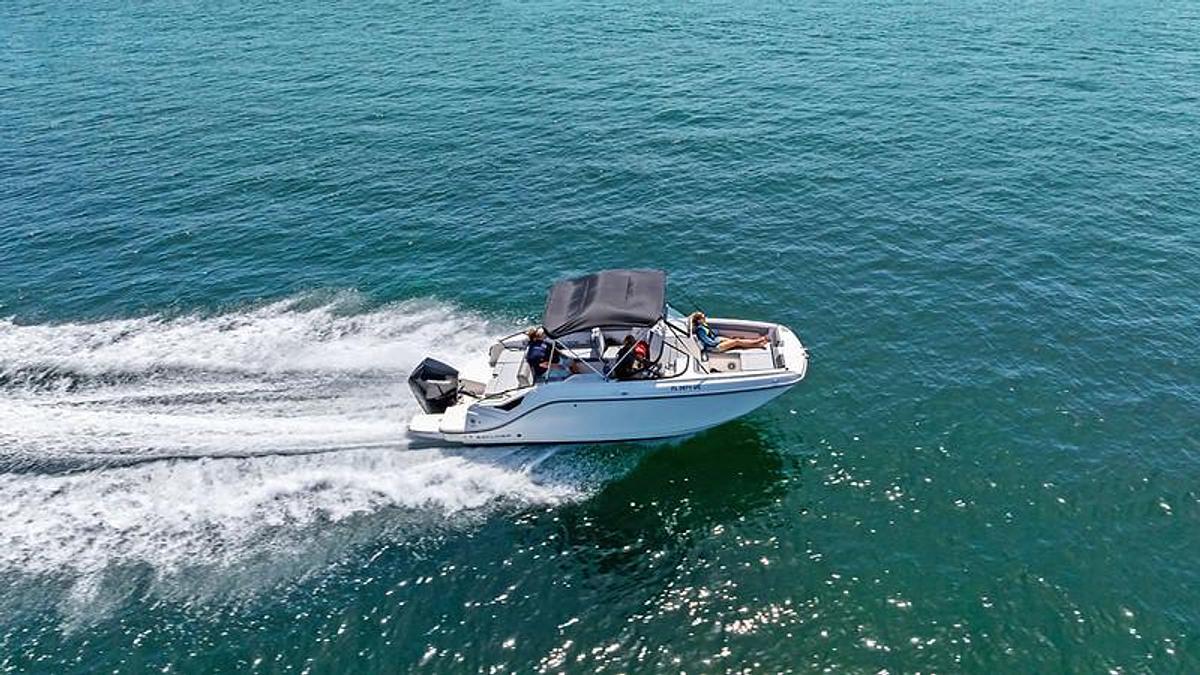 2027 Bayliner D22