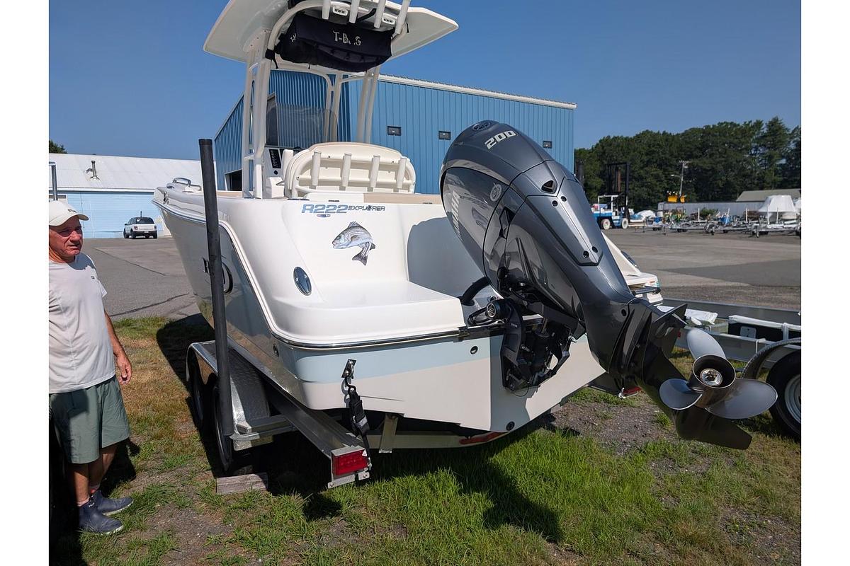 Used 2024 Robalo 222 EX CC