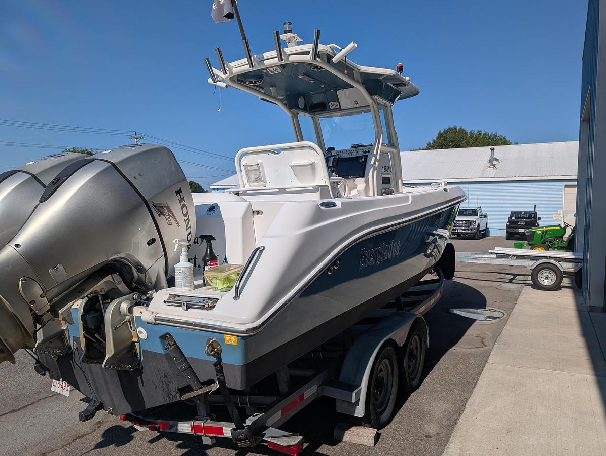 Used 2007 Everglades 240 Center Console