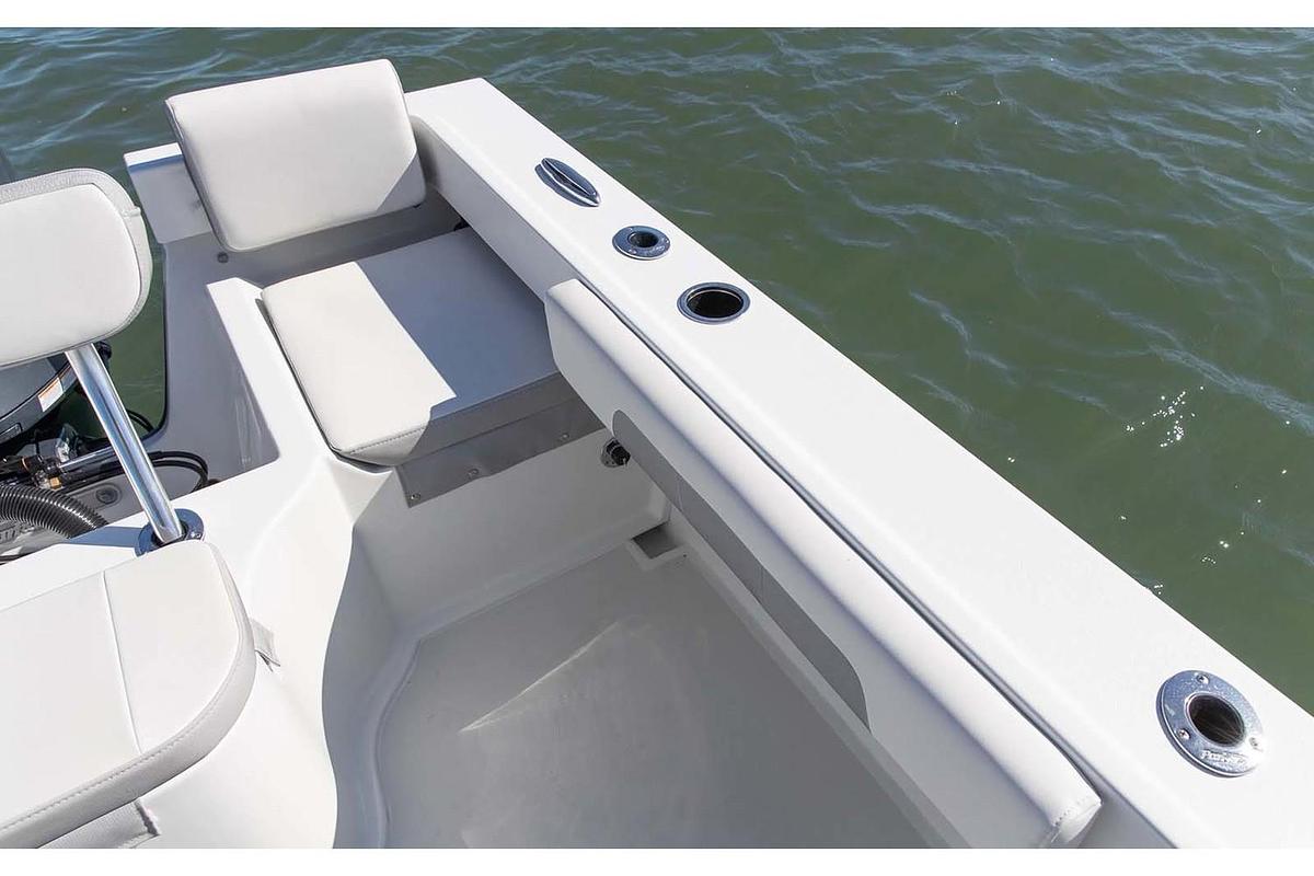 2024 Parker Offshore 2120 Sport Cabin