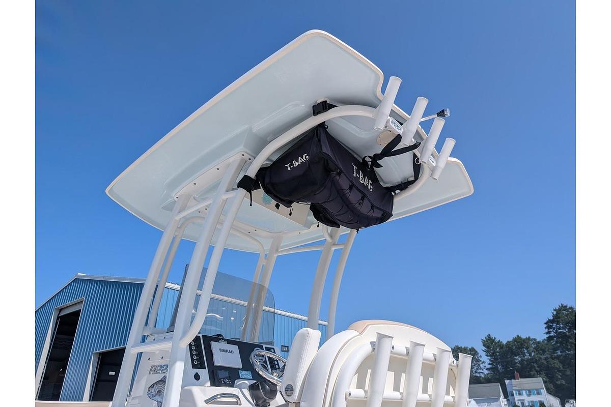 Used 2024 Robalo 222 EX CC