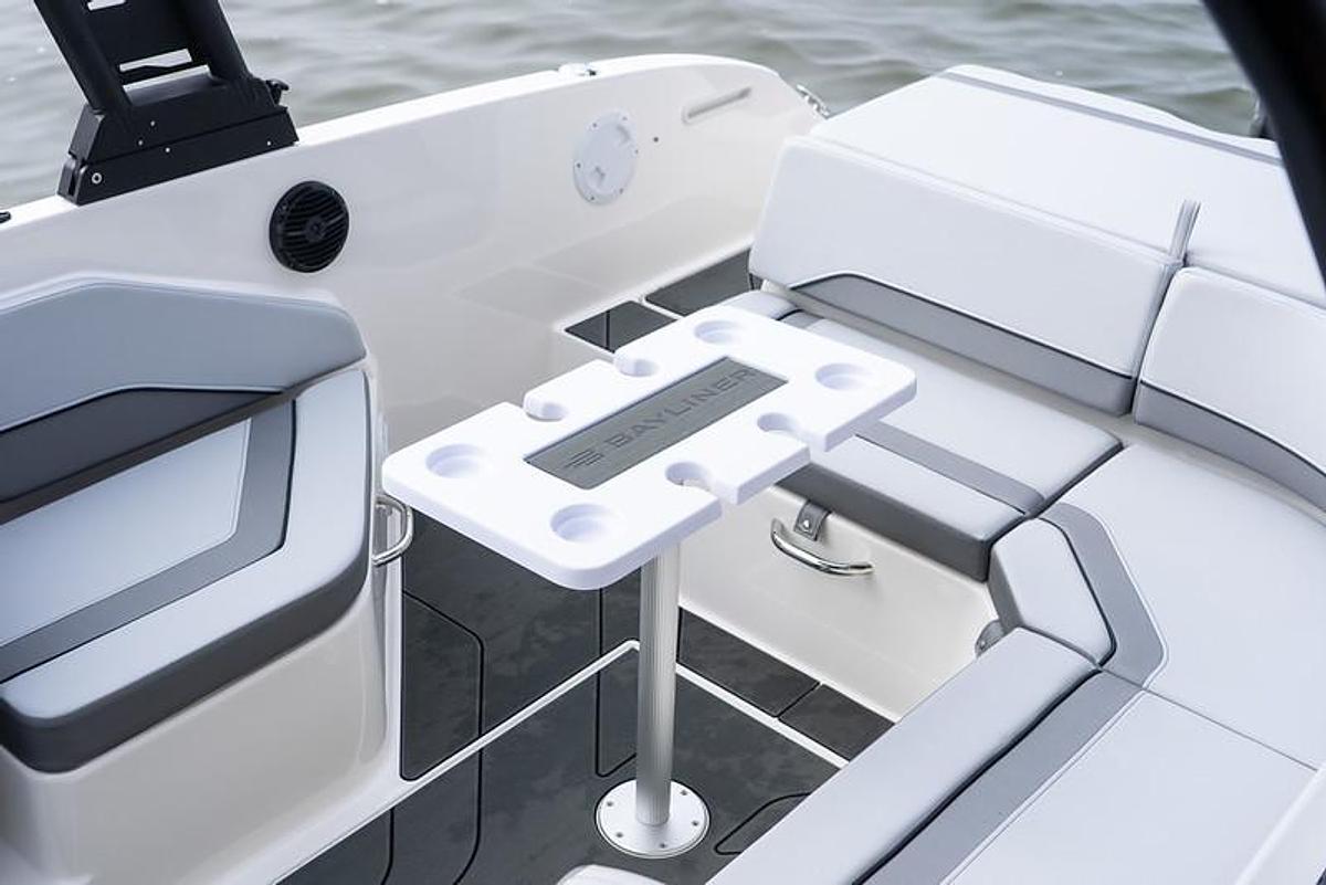 2027 Bayliner V22