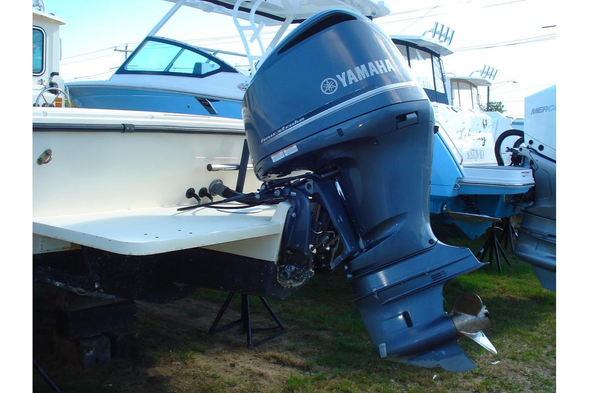 Used 2013 Parker 2320 SL Sport Cabin