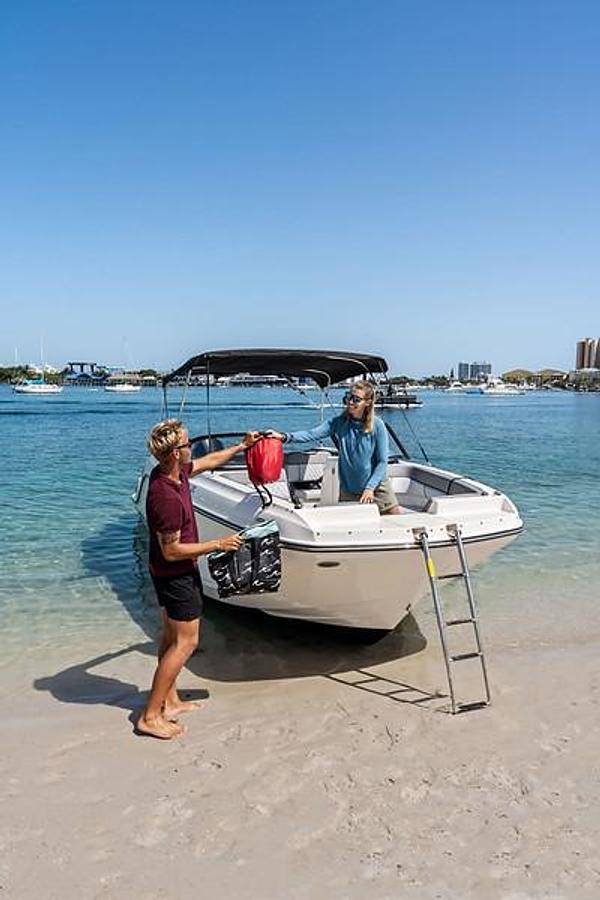 2027 Bayliner D22