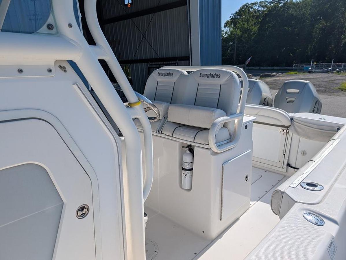 Used 2007 Everglades 240 Center Console