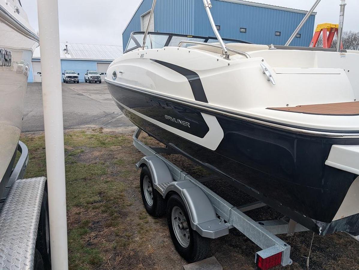 Used Bayliner 210 Deck Boat
