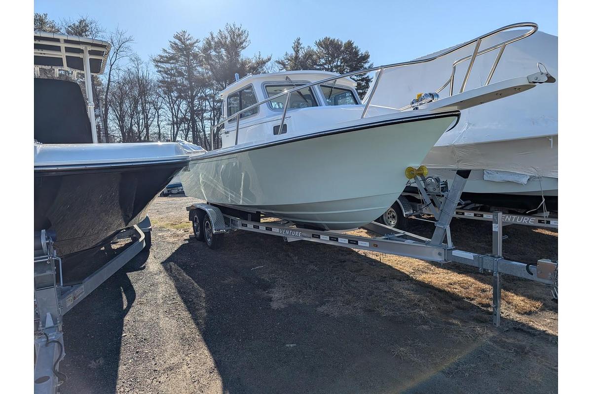 2024 Parker Offshore 2120 Sport Cabin