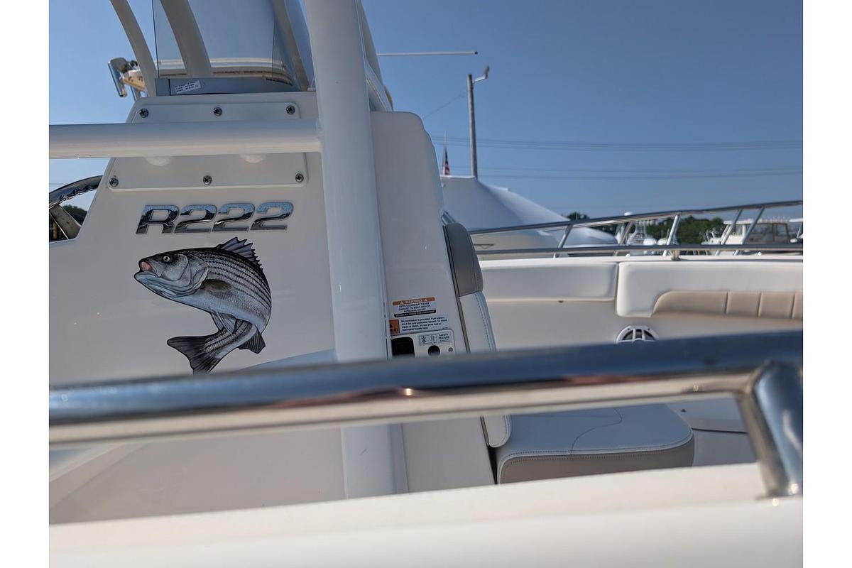 Used 2024 Robalo 222 EX CC