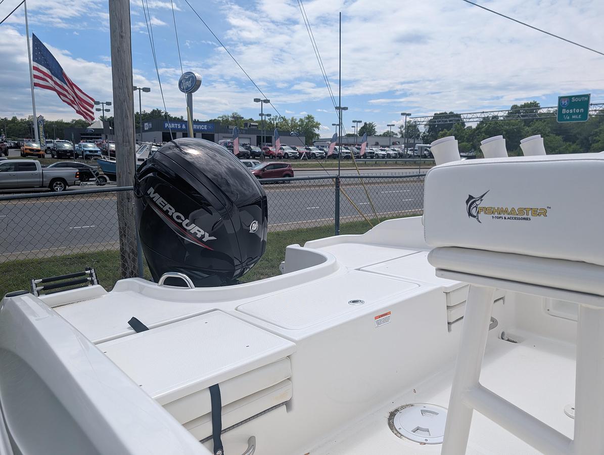Bayliner T18LE Center Console