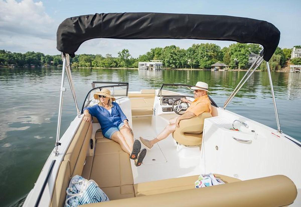 2027 Bayliner D22
