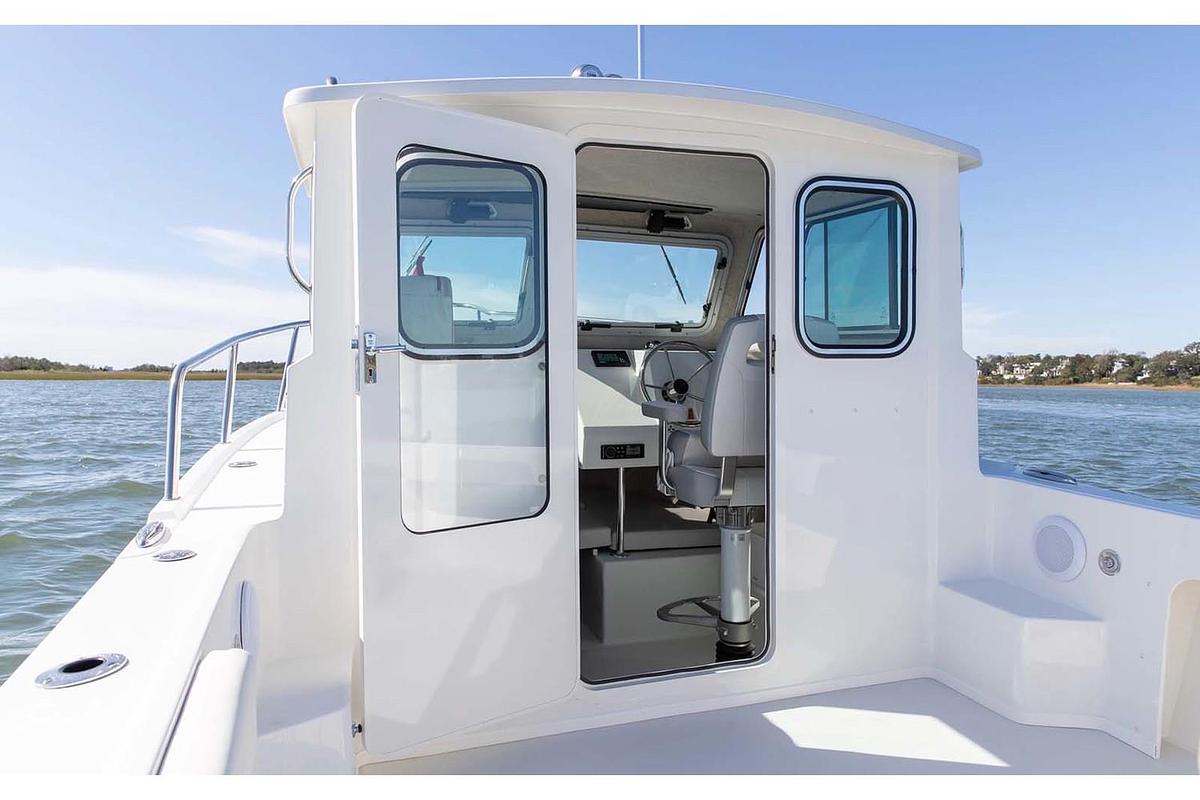 2024 Parker Offshore 2120 Sport Cabin