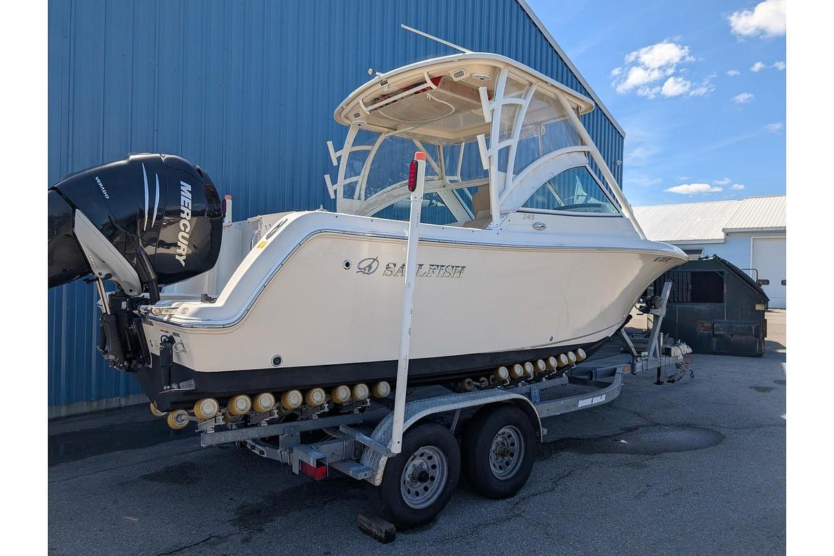 Used 2018 Sailfish 245 Dual Console