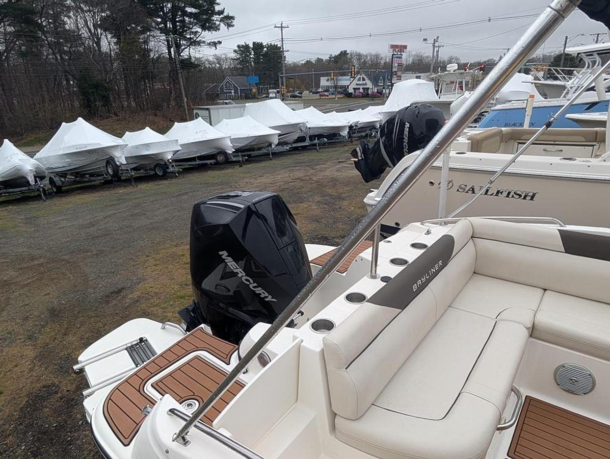 Used Bayliner 210 Deck Boat