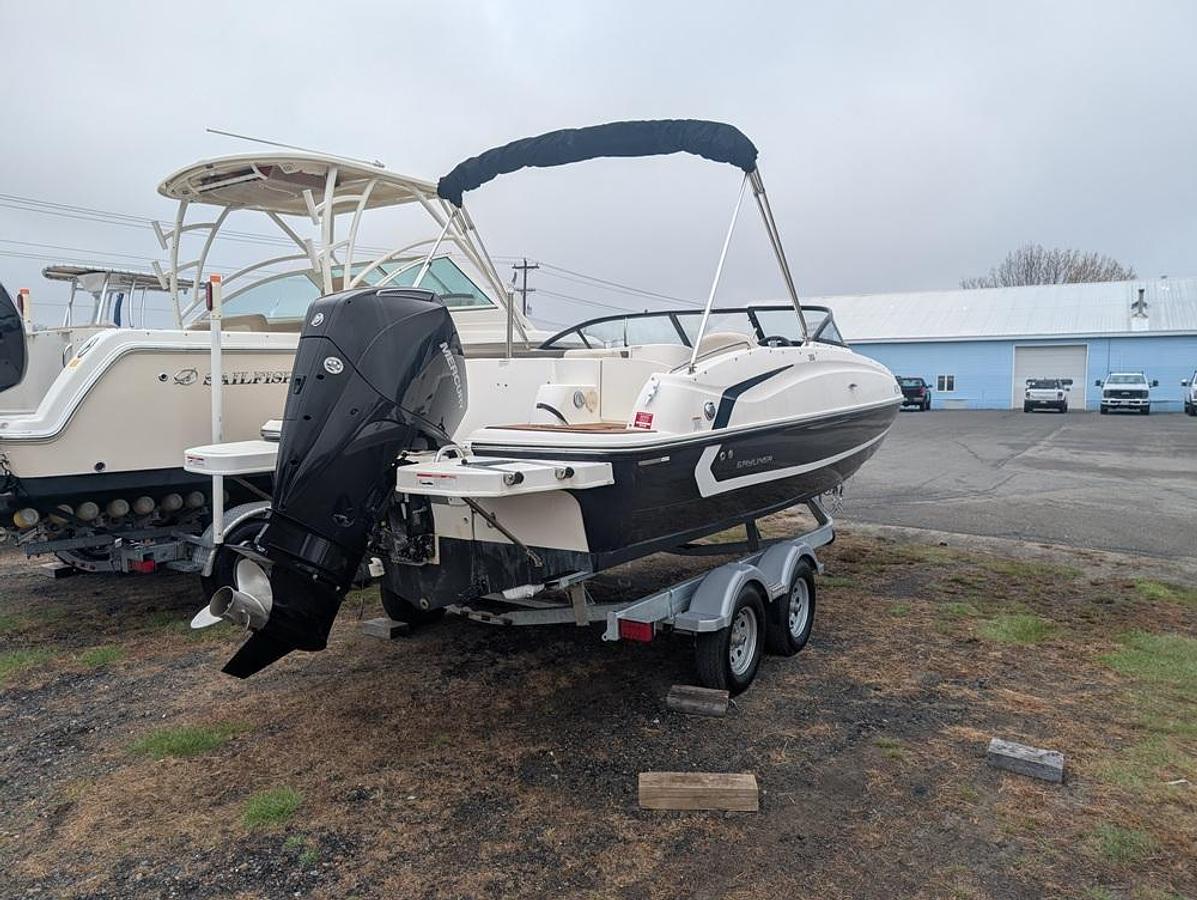 Used Bayliner 210 Deck Boat