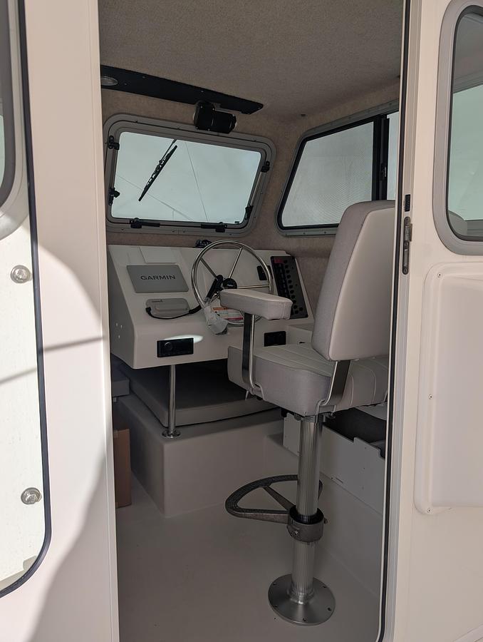 2024 Parker Offshore 2120 Sport Cabin