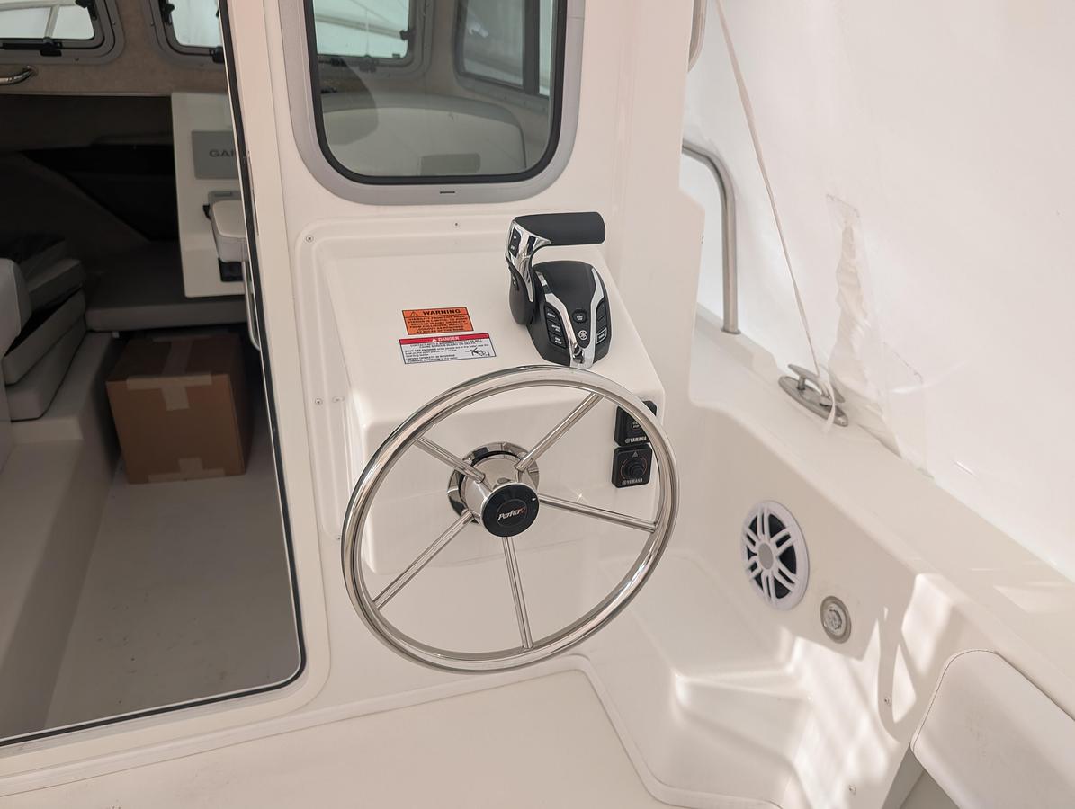 2024 Parker Offshore 2120 Sport Cabin