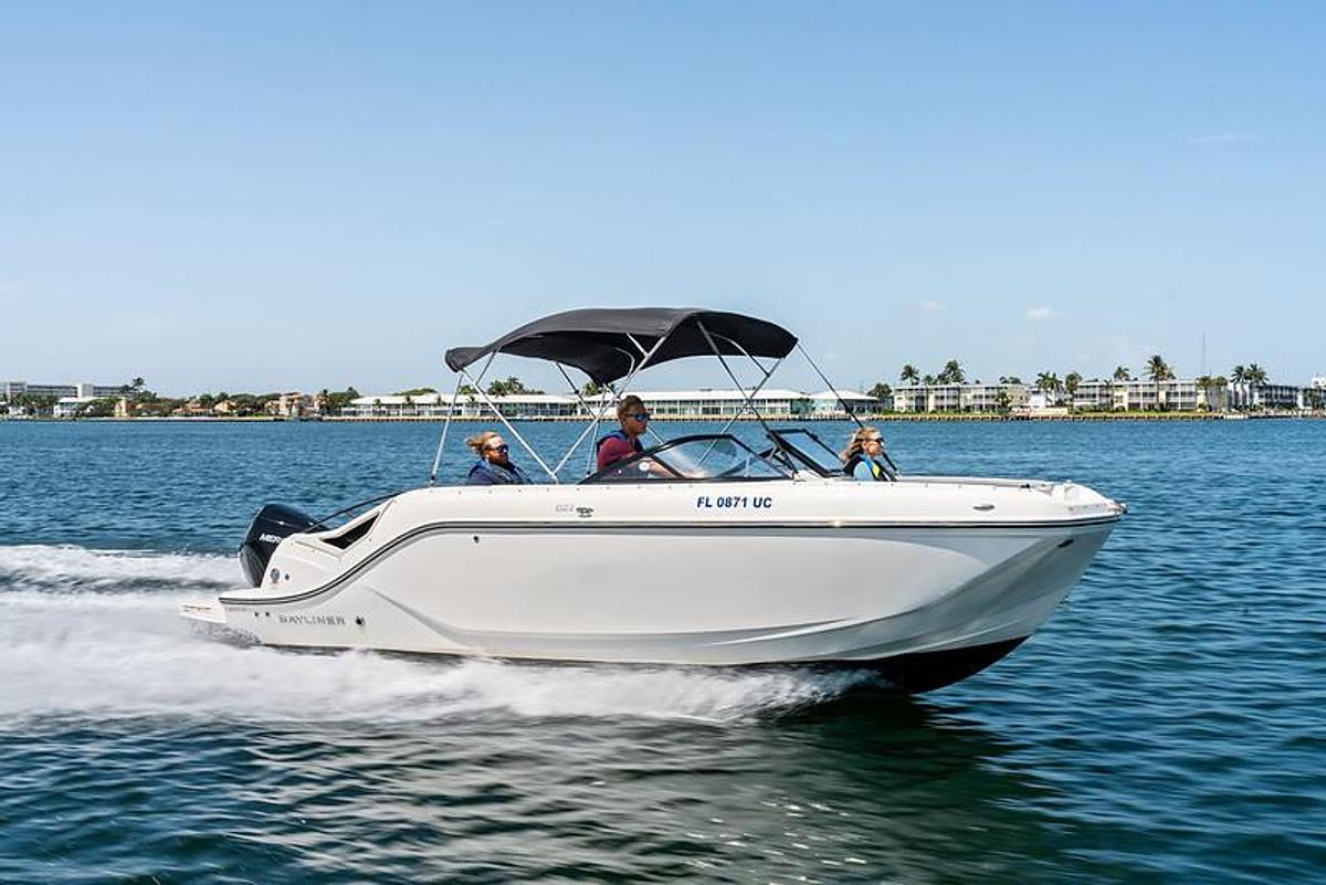 2027 Bayliner D22