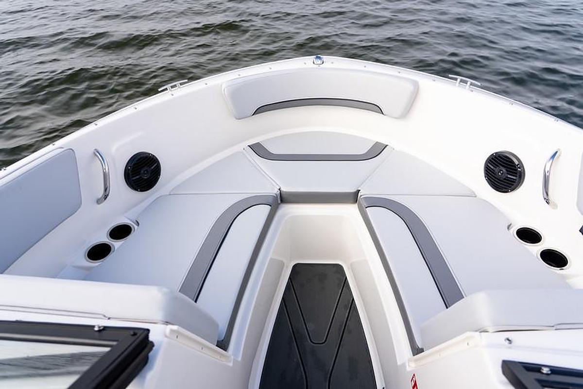 2027 Bayliner V22