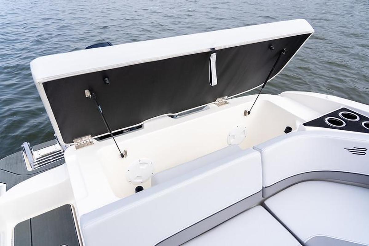 2027 Bayliner V22