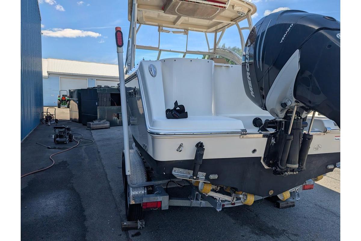 Used 2018 Sailfish 245 Dual Console