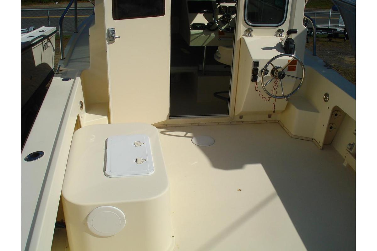 Used 2013 Parker 2320 SL Sport Cabin