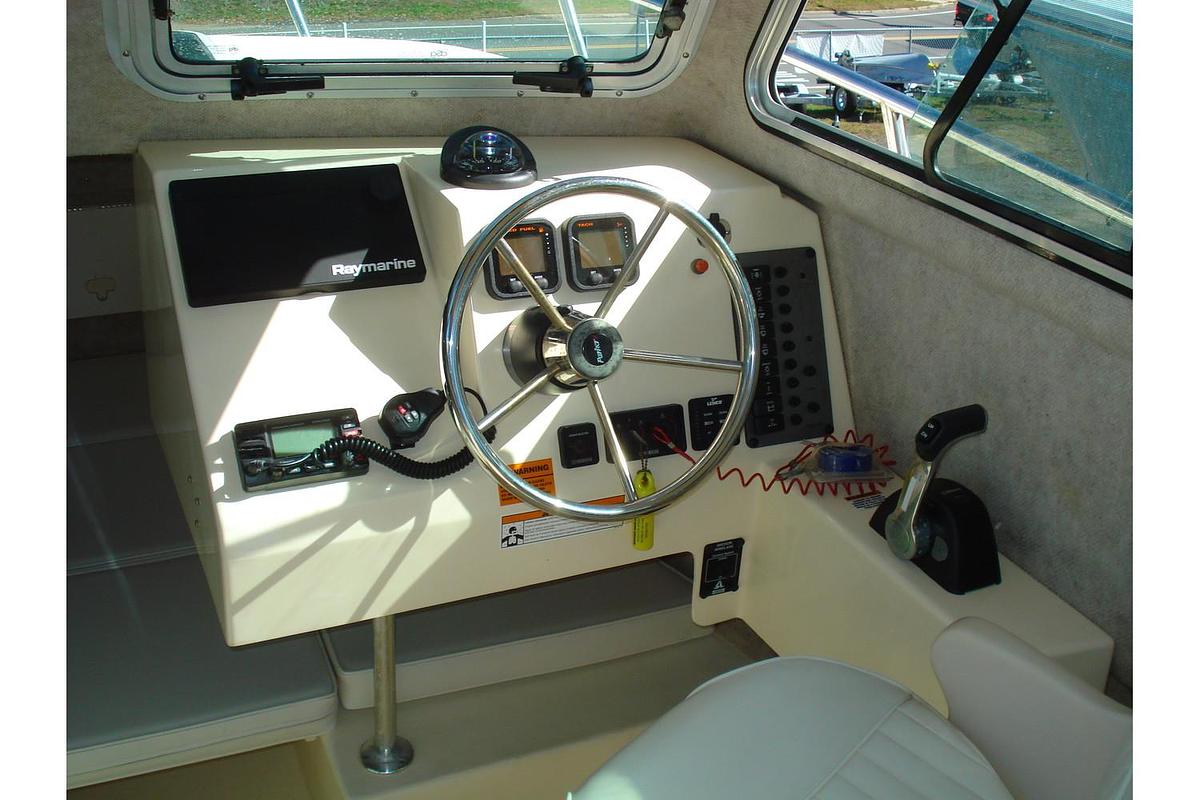 Used 2013 Parker 2320 SL Sport Cabin