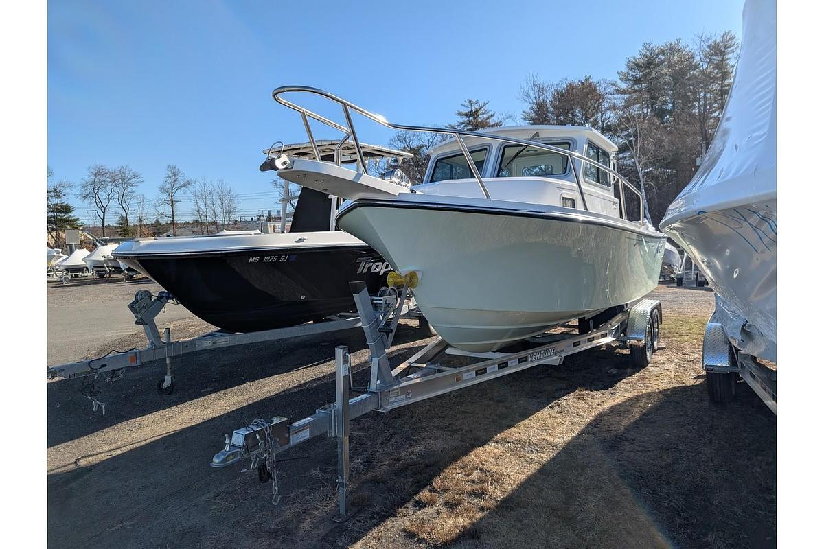 2024 Parker Offshore 2120 Sport Cabin