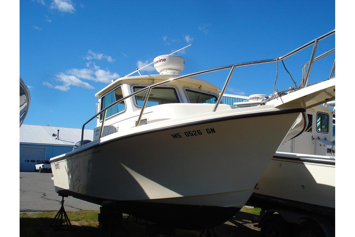 Used 2013 Parker 2320 SL Sport Cabin