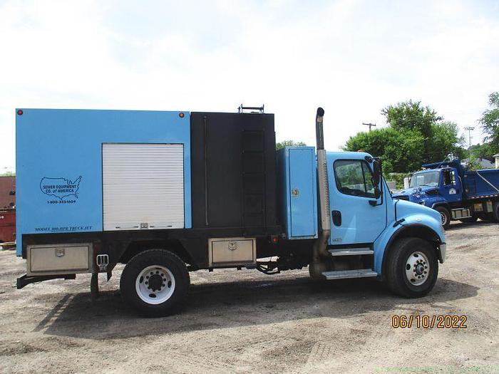 Used 2004 Freightliner M2-106