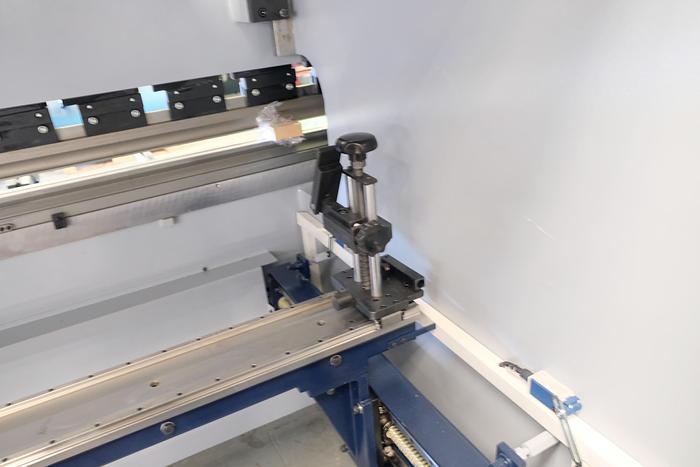 UZMA B Series synchro CNC press brakes b model 3 Axis CNC control
