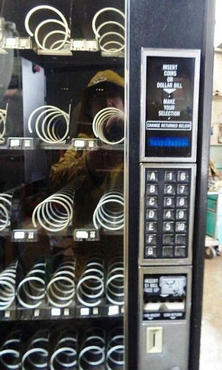 Used Cabinet, Snack Vending Machine, (6) Shelves, (45) Products #C742961