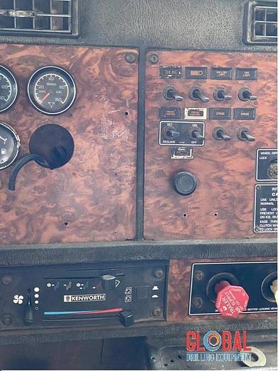 Used Item 0788 : 2001 Kenworth T800B Tractor, 6X4