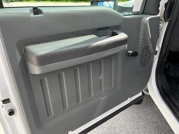 Used Altec AT40G Bucket Boom on 2015 Ford F550 Reg Cab Utility Truck - C46671