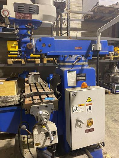 Used 1998 Swiftcut UK EL 3VS Turret Milling Machine
