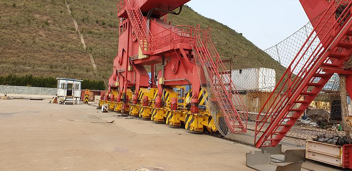 Used Gantry Crane, 900 tonne Capacity , Year 2009