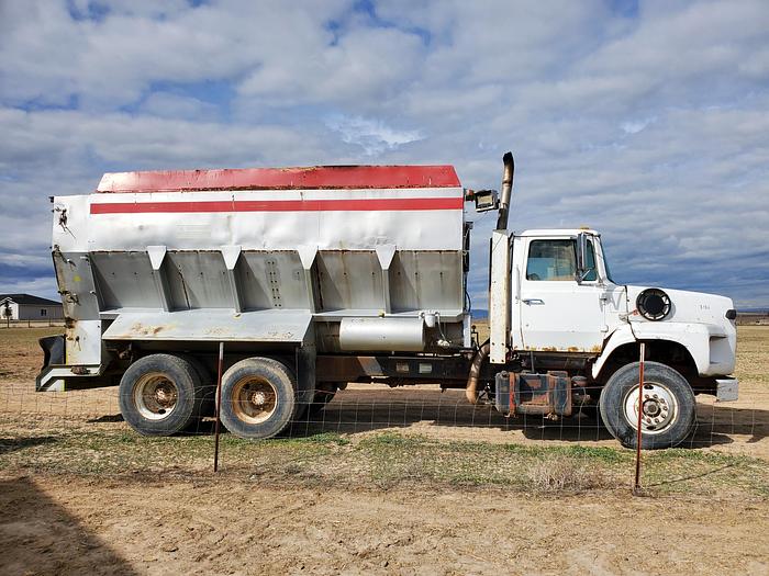 Used Loewen 802 Feed Truck